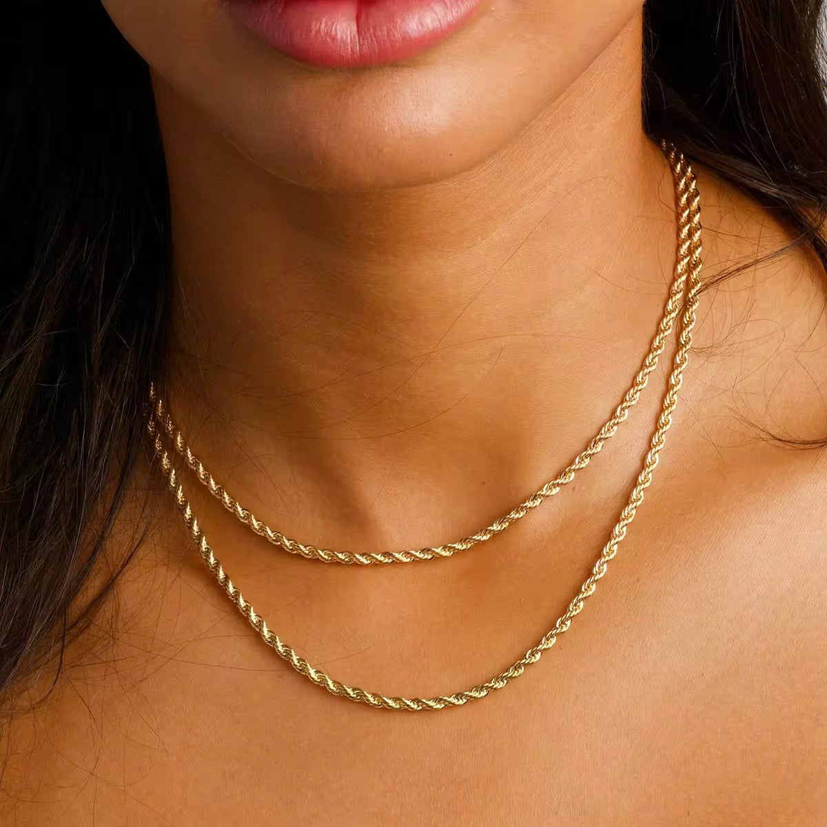 Curved necklace