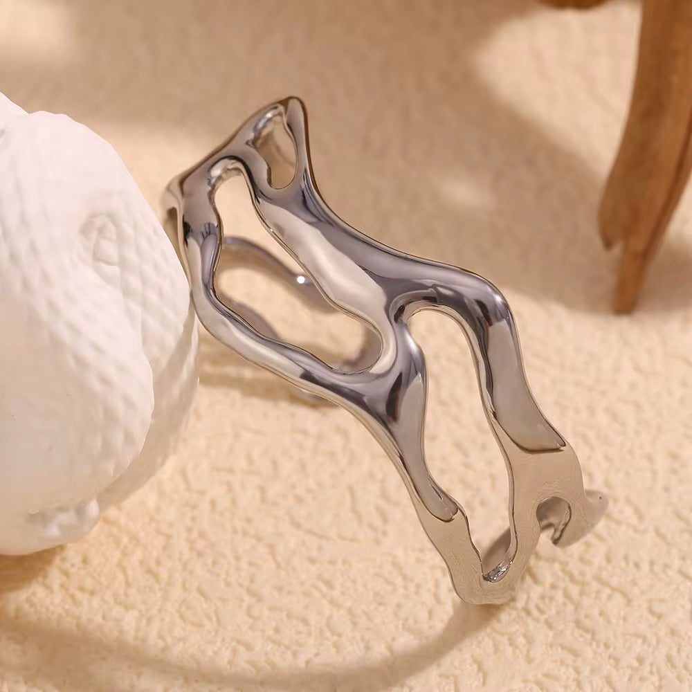 Open bracelet